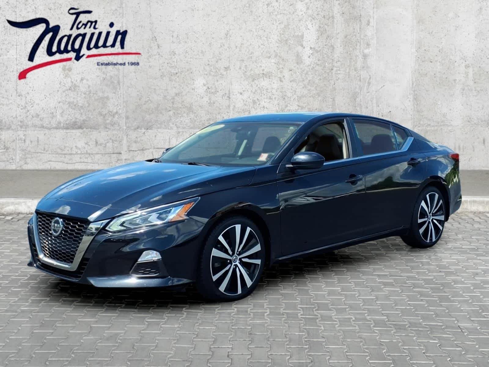 2022 Nissan Altima 2.5 SR in Super Black — front three-quarter view
